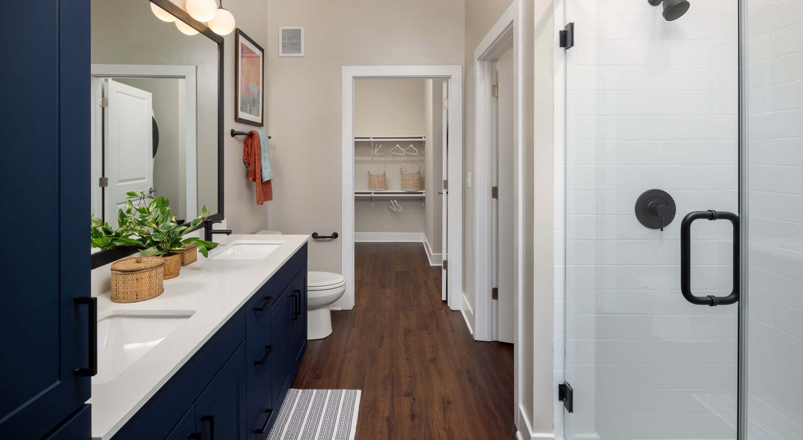 Broadstone_UpperWestside_2022_Unit_LVT_Bath Shower Tile